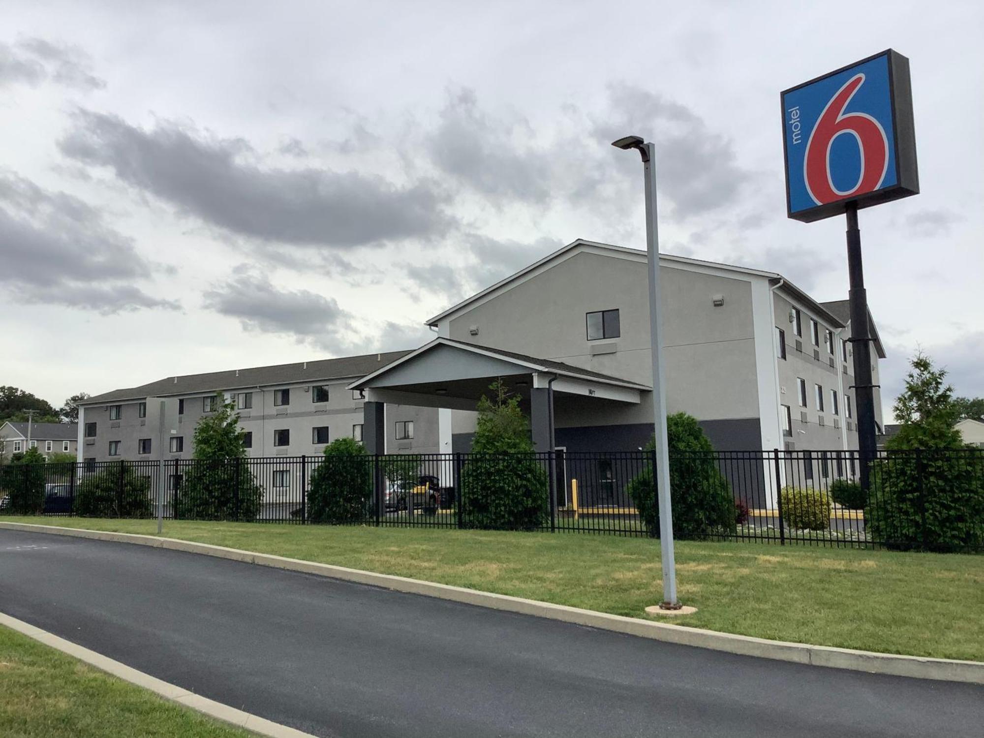 Motel 6 Ланкастер Экстерьер фото